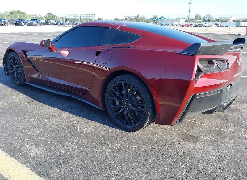 Chevrolet Corvette (2017) Auto na cestě - fotka 3 z 12