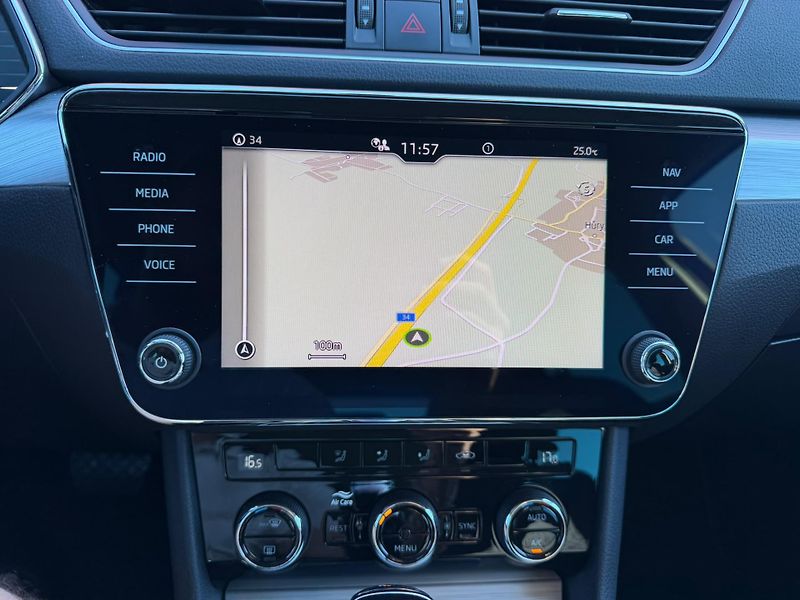 Škoda Superb 2.0TDI DSG 110kW 1.Maj DPH TZ - fotka 14 z 20