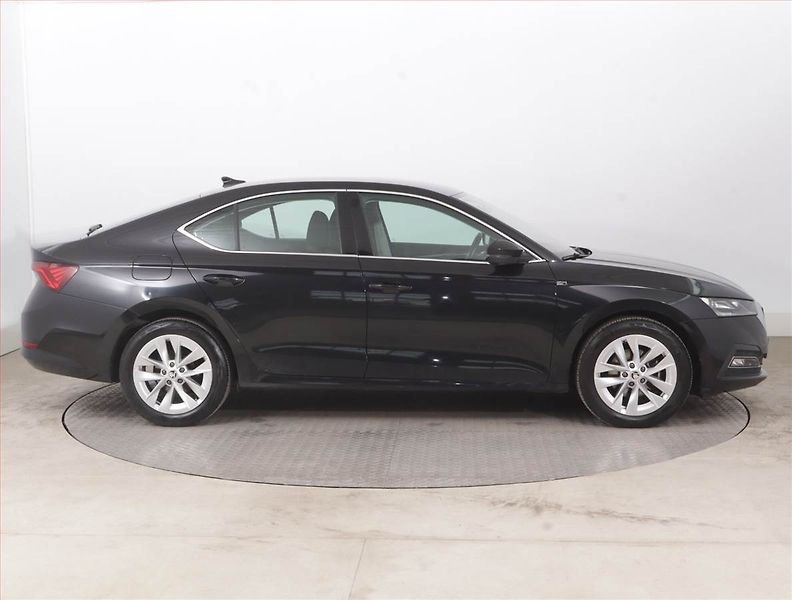 Škoda Octavia (2022) 2.0 TDI, Automat, ČR,1.maj - fotka 6 z 16