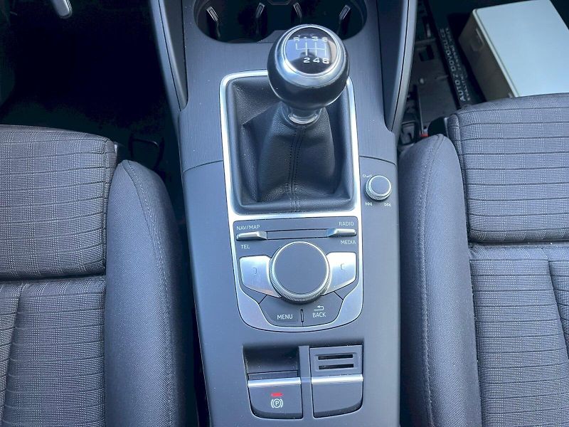 Audi A3 (2017) Nové Sportback Linie Sport 1.6 - fotka 18 z 28