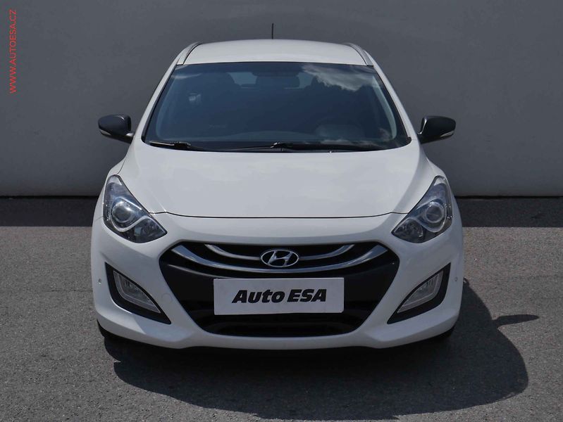 Hyundai i30 (2014) 1.6 VVTi, ČR, AC, tempo - fotka 2 z 15