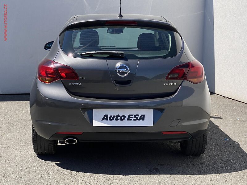 Opel Astra (2010) 1.4 T, Cosmo - fotka 5 z 17