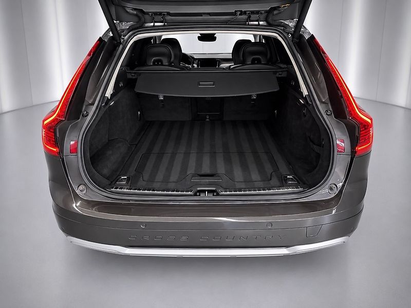 Volvo V90 B4 AWD ADVANCED, H&K, PANO, KE - fotka 26 z 26