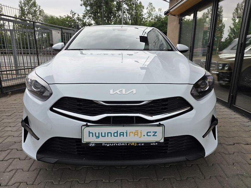 Kia Ceed 1.5-1. MAJ.-V ZÁRUCE-TOP STAV - fotka 3 z 12