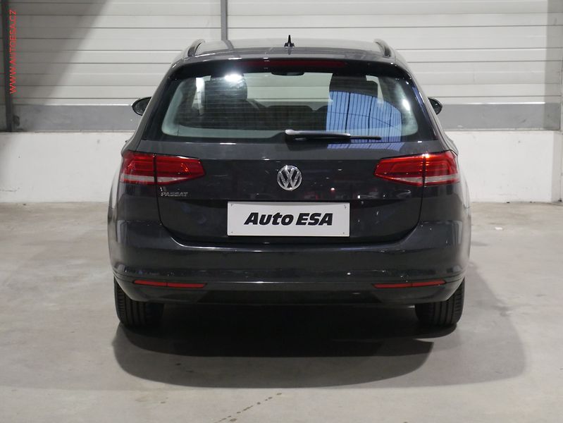 Volkswagen Passat (2018) 2.0 TDi, Trend, DSG - fotka 5 z 18