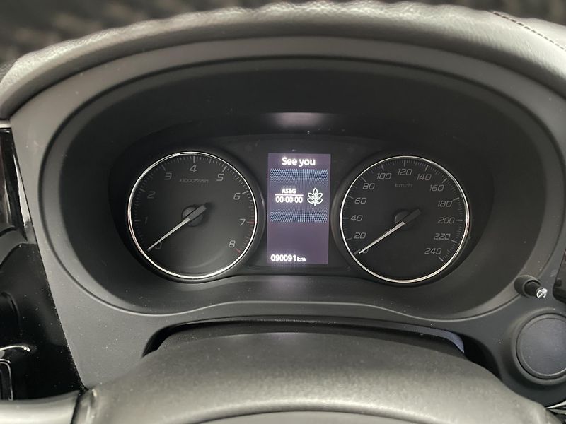 Mitsubishi Outlander 2.0 MIVEC AT 4x4 ČR REZERVACE - fotka 24 z 25