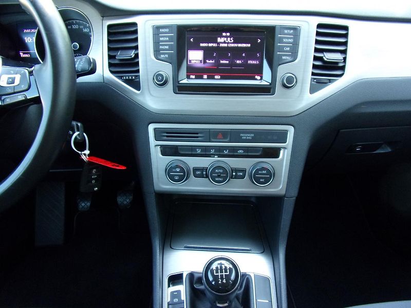 Volkswagen Golf Sportsvan (2015) 1.6TDi 81kW@PĚKNÉ@VYBAVENÉ@KM@ - fotka 11 z 21