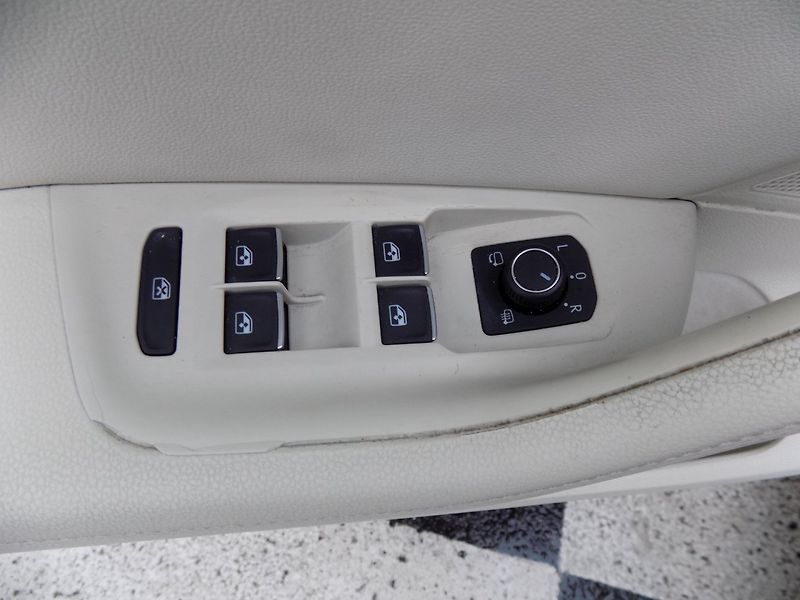 Volkswagen Passat (2017) 2.0TDI/DSG/4x4/NAVI/LED/ČR/ - fotka 21 z 42