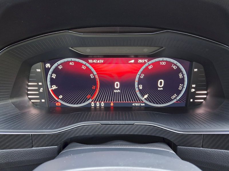 Škoda Superb (2023) Sportline 1.5TSi 110kW - fotka 17 z 35