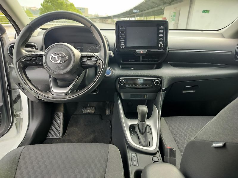 Toyota Yaris 1.5 hybrid - fotka 12 z 26