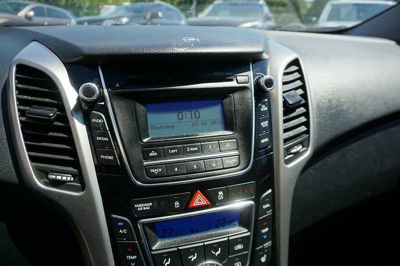 Hyundai i30 (2015) 1,6 1.Majitel  nové v ČR - fotka 23 z 33