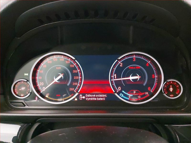 BMW Řada 5 (2015) 525d xDrive, 4X4, Automat - fotka 11 z 25