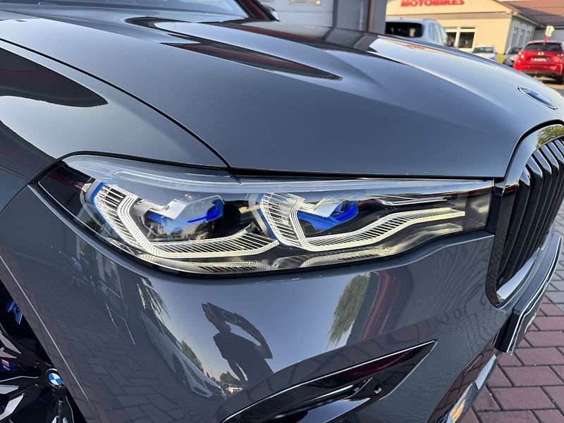 BMW X7 (2021) xDrive 40d M-Paket Pano - fotka 37 z 49