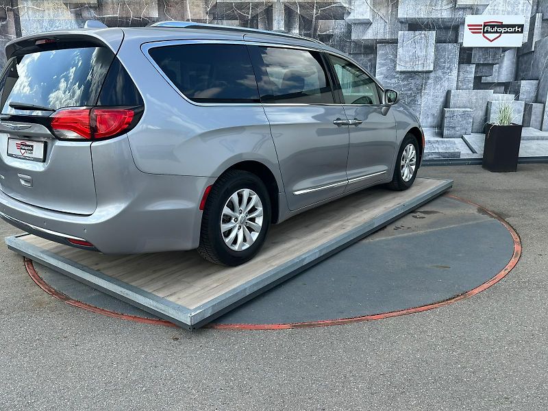 Chrysler Pacifica (2019) 3.6i, 214KW, BLIS - fotka 6 z 26