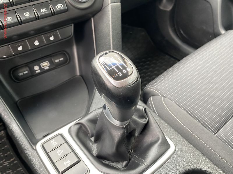 Kia Sportage (2018) 2.0 CRDi 4x4, ČR, Navi - fotka 16 z 20