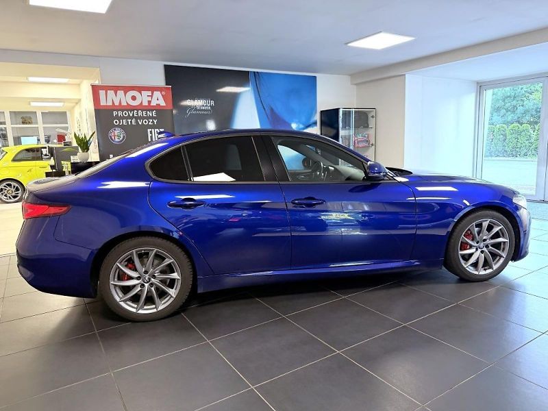 Alfa Romeo Giulia (2023) 2.0T 200k AT8 ZF Sprint - fotka 4 z 19