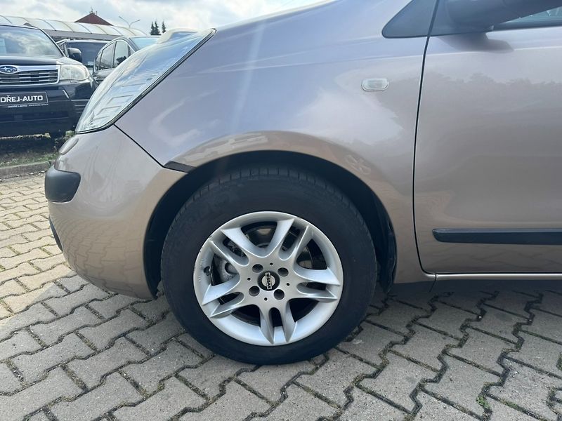 Nissan Note (2006) 1,4i 65 KW LPG - fotka 13 z 46