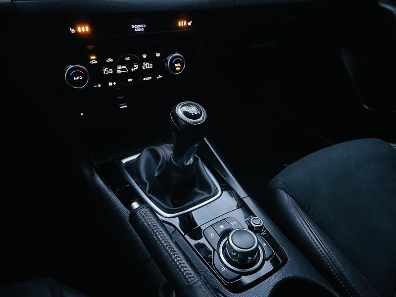 Mazda 3 2.0i MANUÁL LED KAMERA VÝHŘEV - fotka 36 z 43