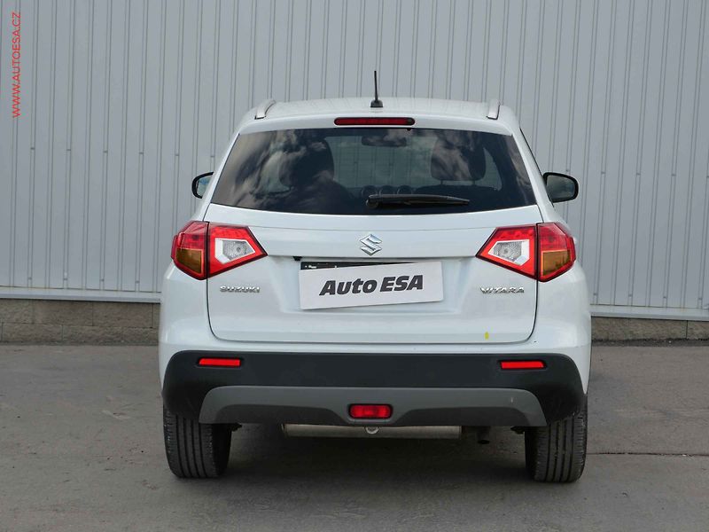 Suzuki Vitara (2017) 1.6 VVT, Comfort, kamera, - fotka 5 z 23