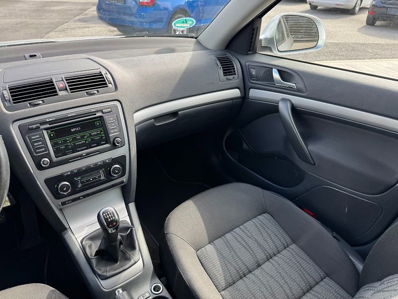 Škoda Octavia (2011) Elegance 2.0 TDI 4x4 103kW - fotka 15 z 36
