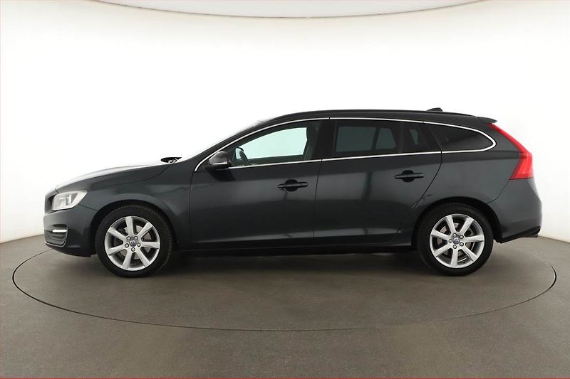 Volvo V60 (2016) T4 2.0, Serv.kniha, Kůže, Navi - fotka 3 z 17