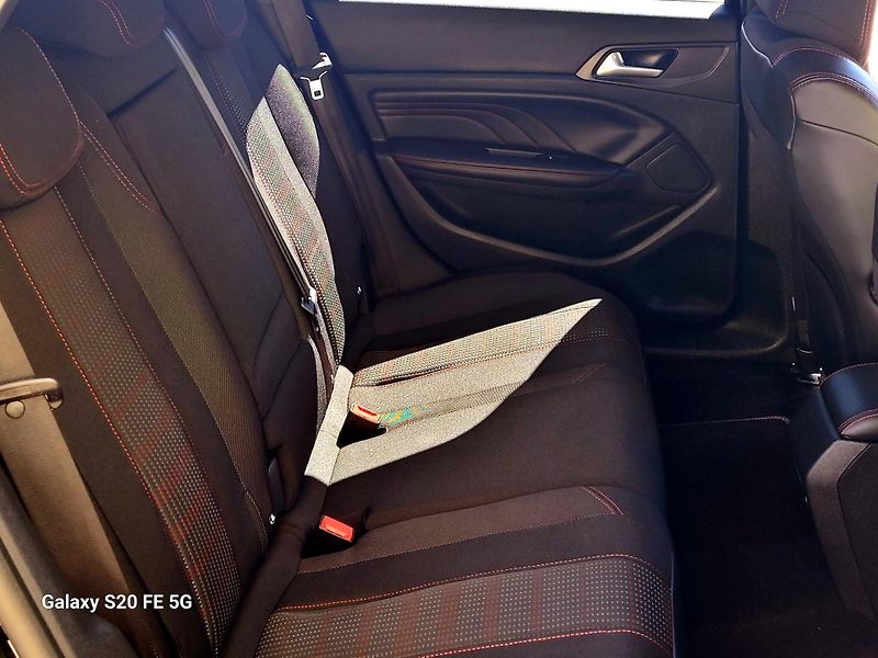 Peugeot 308 eHDi GT Line*SERV.KNIHA ROZVOD - fotka 23 z 45