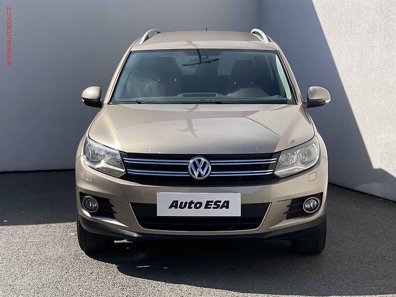 Volkswagen Tiguan (2012) 2.0 TDi, Sport&Style, park. - fotka 2 z 16