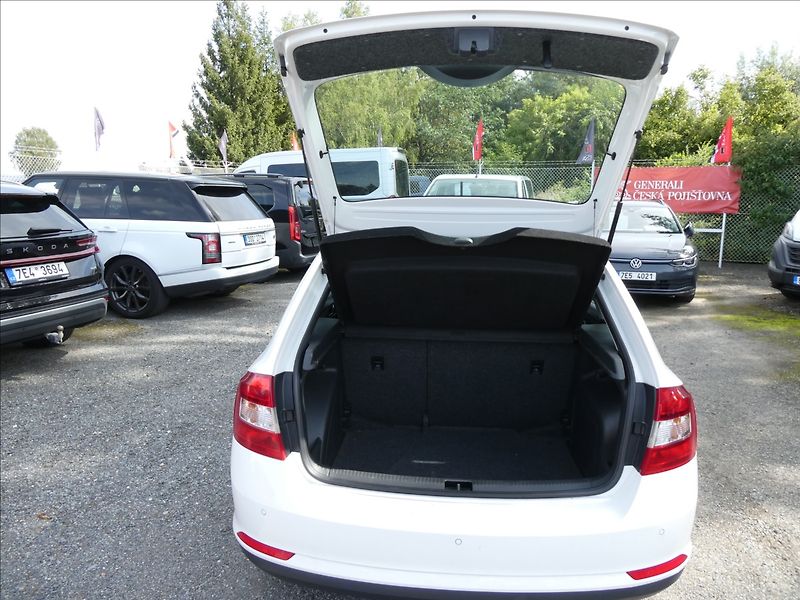 Škoda Rapid 1,2 TSI 77kW Style Spaceback - fotka 23 z 36