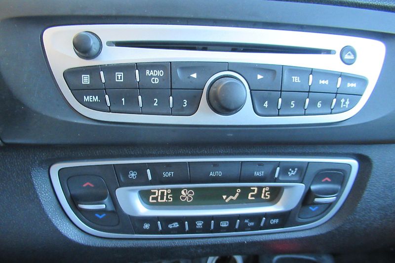 Renault Scénic 1.5 DCi AUT. KLIMA TAŽNÉ - fotka 11 z 20