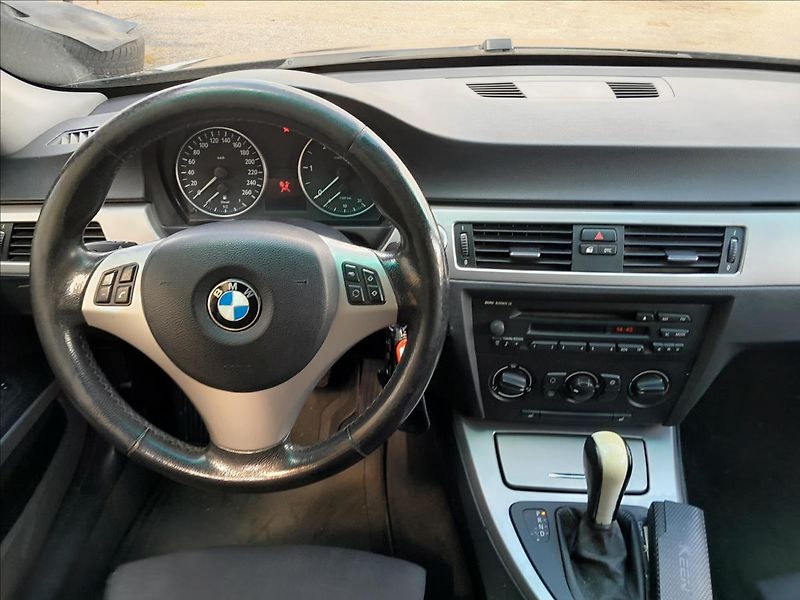 BMW Řada 3 2,0D AUTOMAT - fotka 36 z 48