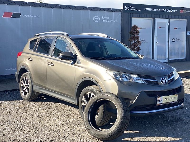 Toyota RAV4 2.2D, ČR, Active, 4x4, manual - fotka 1 z 17