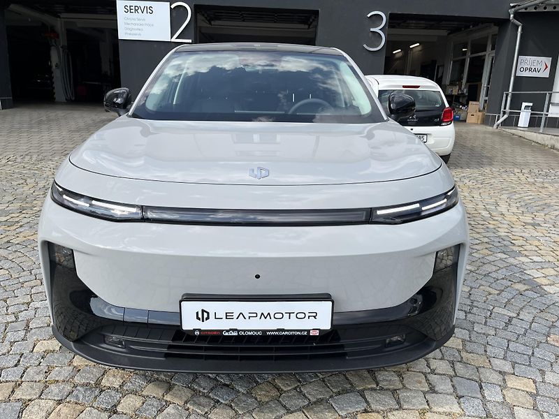 Leapmotor B10 (2026) ihned k odběru - fotka 8 z 12