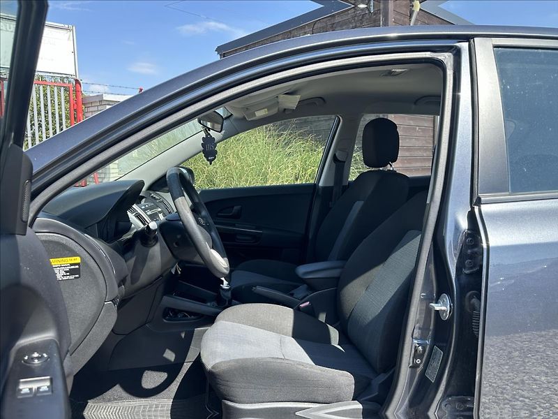 Kia Ceed 1,6 CRDi 85kW Exclusive - fotka 9 z 28