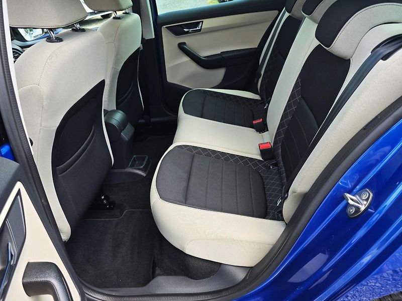 Škoda Fabia DSG 1.2TSI 81KW XENON PANORAMA - fotka 13 z 27