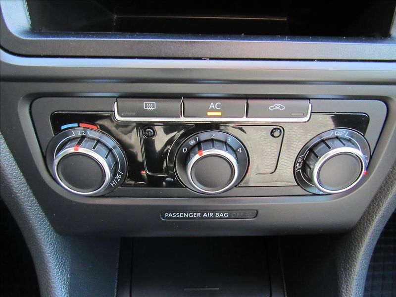 Volkswagen Golf 1,4 59kW - fotka 17 z 28