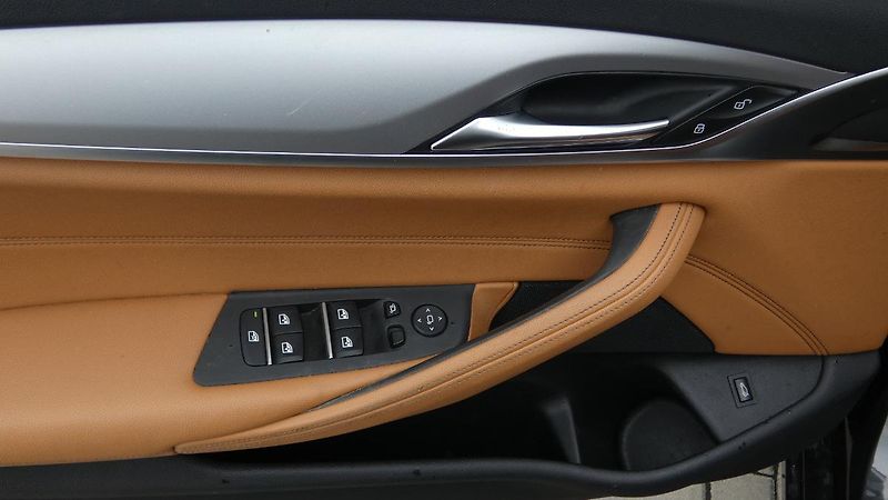 BMW Řada 5 530d xDrive - fotka 9 z 25