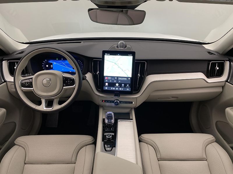 Volvo XC60 B5 AWD BRIGHT ULTRA REZERVACE - fotka 2 z 64
