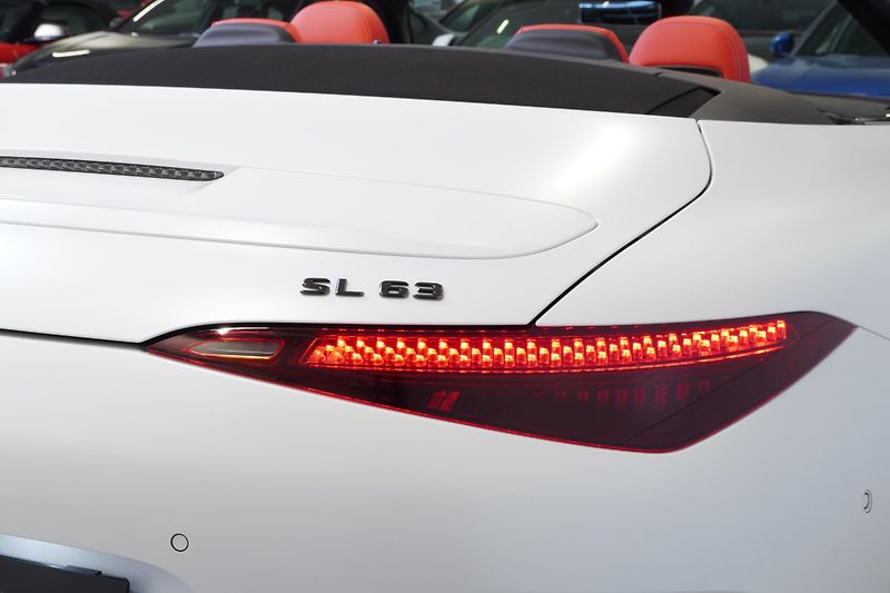 Mercedes-Benz SL 63AMG,4matic+,DPH,Záruka,ČR - fotka 16 z 40