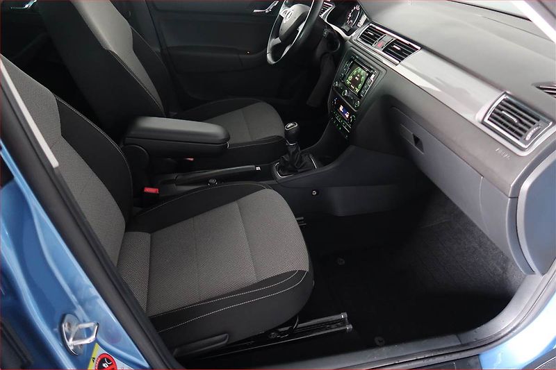 Škoda Rapid (2012) Elegance 1.6 TDI, Navi - fotka 9 z 17