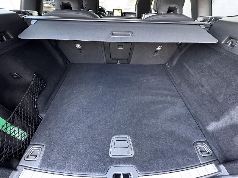 Volvo XC60 B5 AWD PLUS/360/1 maj/ + kola - fotka 31 z 49