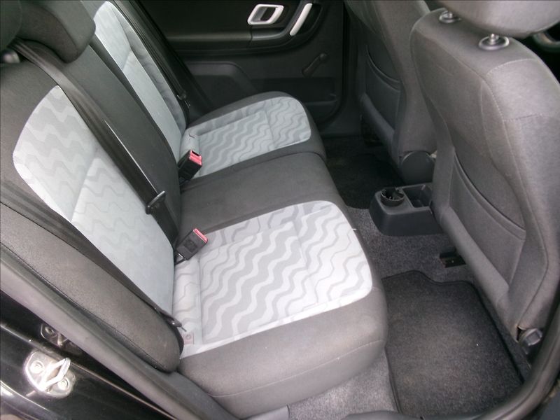 Škoda Fabia 1,4 i 63kw Klima,ESP,po STK - fotka 17 z 29