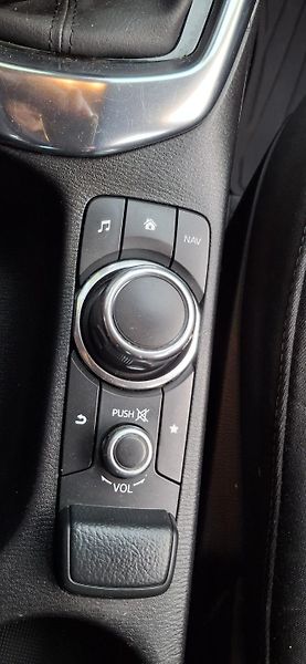 Mazda 2 1.5 66 KW výbava - fotka 38 z 41