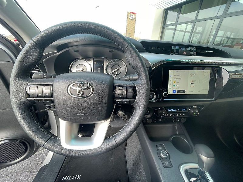 Toyota Hilux 2.8 D-4D Automat Active - fotka 14 z 27