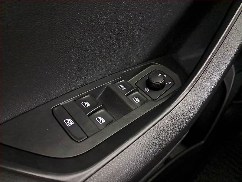Škoda Karoq (2018) Ambition 1.6 TDI, Serv.kniha - fotka 16 z 19