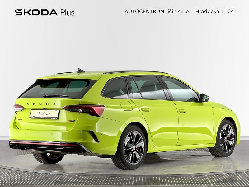 Škoda Octavia (2025) Combi DSG 2.0TSI 195kW RS - fotka 2 z 35