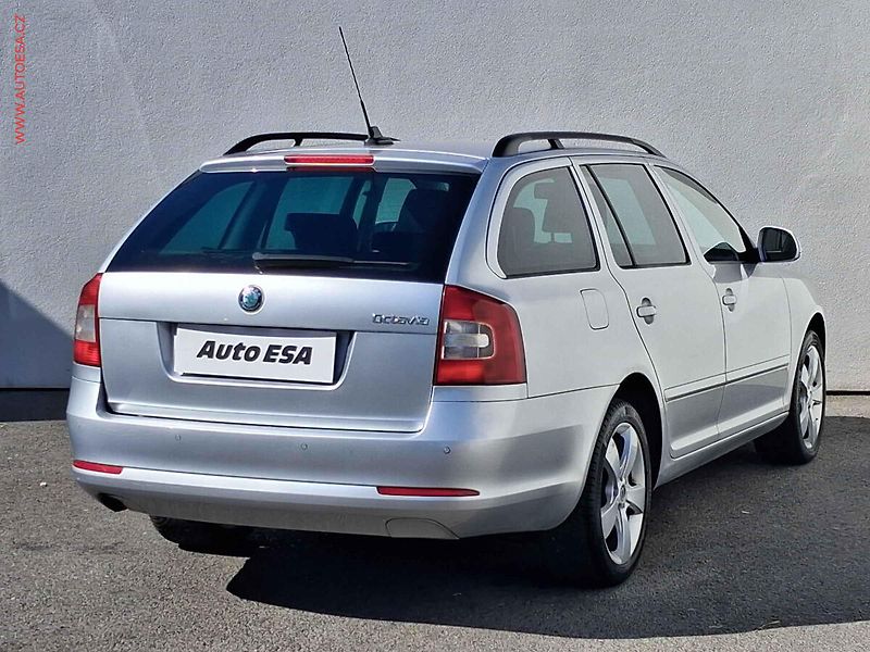 Škoda Octavia (2012) 1.6 TDi, 2.maj,ČR, Elegance - fotka 4 z 16