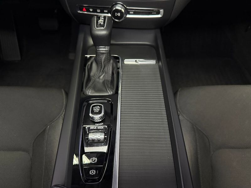 Volvo V60 D4 AWD, WEBASTO, PANORAMA, EL. - fotka 22 z 30