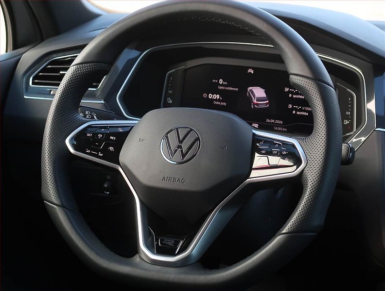Volkswagen Tiguan (2022) R-Line 1.4 TSI eHybrid - fotka 25 z 27