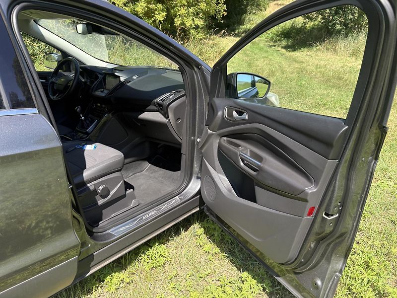 Ford Kuga (2019) Titanium 2.0 TDCi 4X4  - fotka 36 z 37