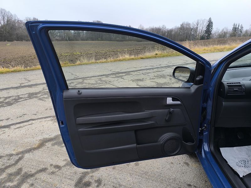 Volkswagen Fox (2006) 1.2 DOLOŽENÉ KM, 1.MAJITEL - fotka 15 z 20
